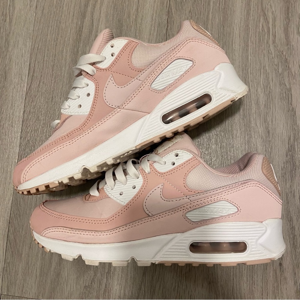Nike air max in blush pink/white